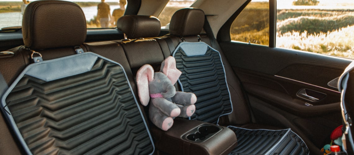 elephantinthecar-min